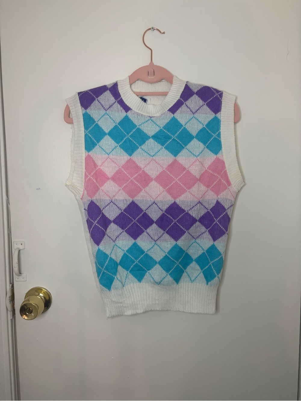 Vtg 80’s Sleeveless Argyle Knit Sweater Vest in Pastel Pink, Purple & Blue
